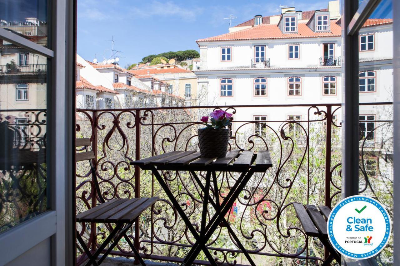 Alfama Sophisticate Flat With Balconies 2bedrs 2baths & Ac In 19th Century Building Historic Center Lisboa