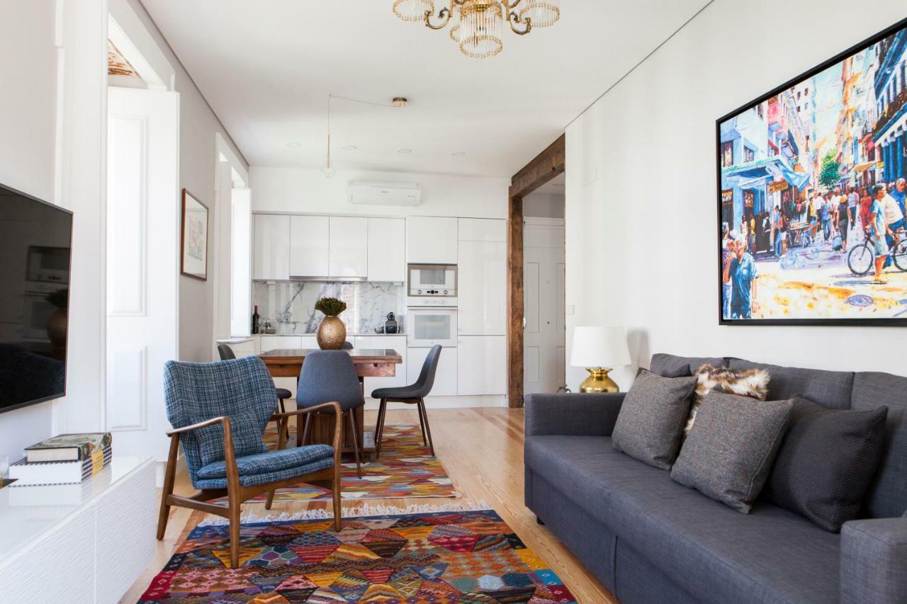 Alfama Sophisticate Flat With Balconies 2bedrs 2baths & Ac In 19th Century Building Historic Center Lejlighed *