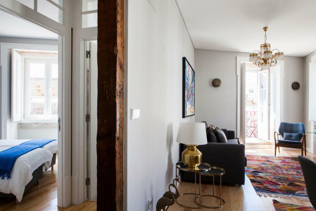 Alfama Sophisticate Flat With Balconies 2bedrs 2baths & Ac In 19th Century Building Historic Center Lejlighed *